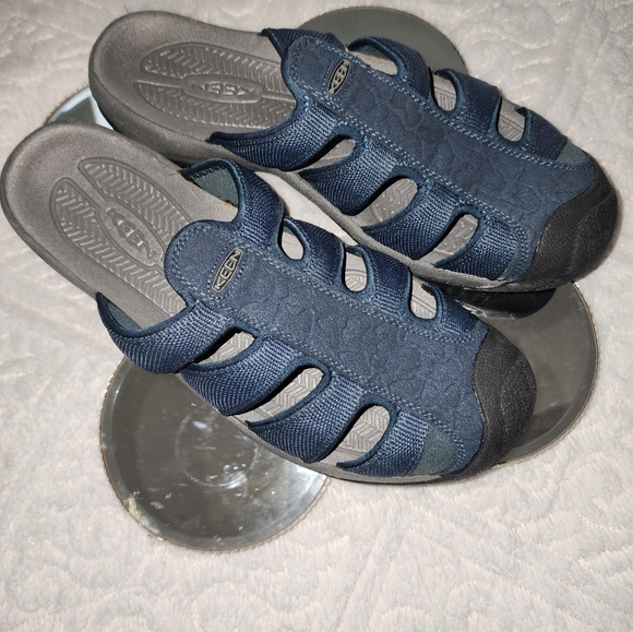 Keens Slip Ins - Picture 3 of 3